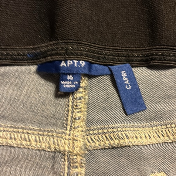 Apt 9 Denim Capri - Picture 3 of 5